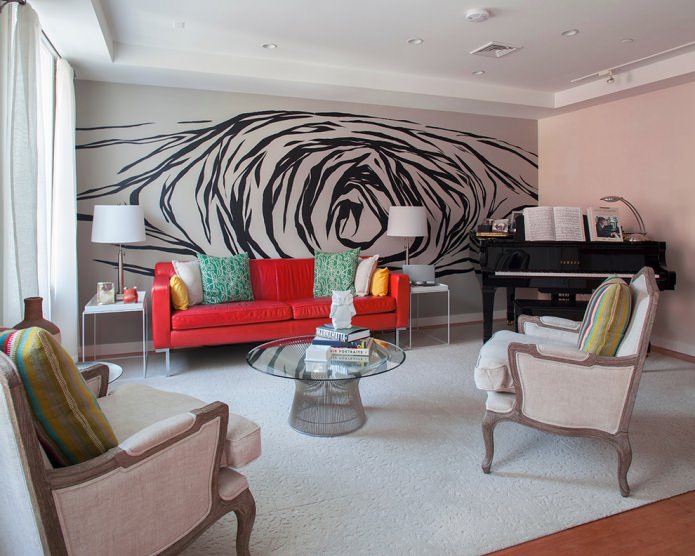 czerwona materiałowa sofa w salonie