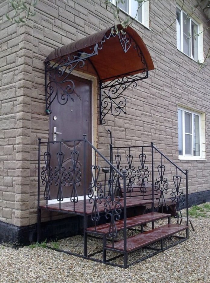 dom z metalową werandą