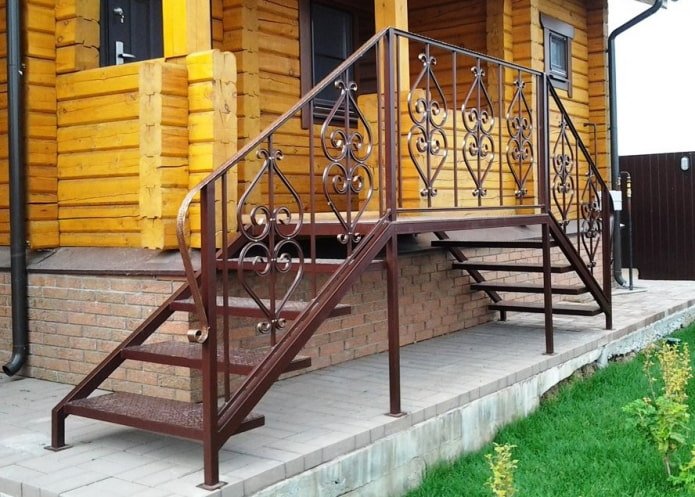 dom z metalową werandą
