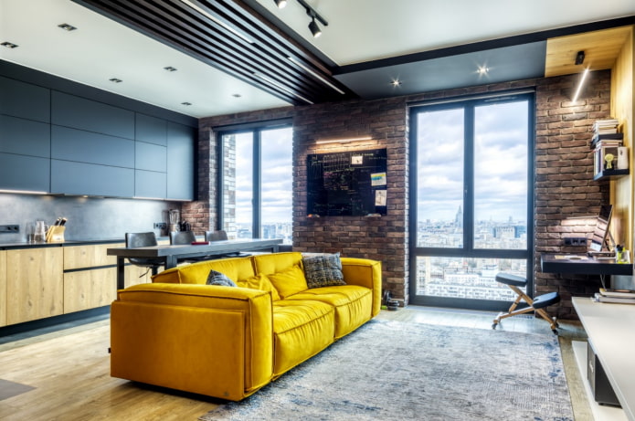 jasna sofa w stylu loftowym