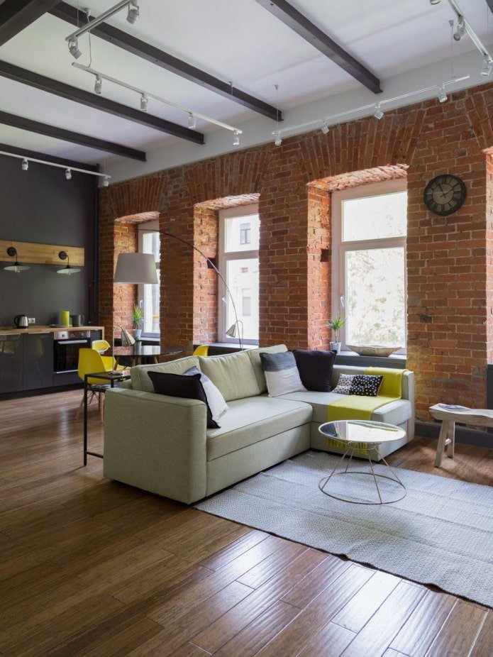 apartament z dużymi oknami