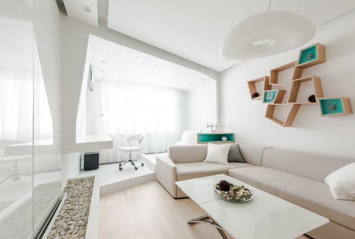 biała sofa w salonie