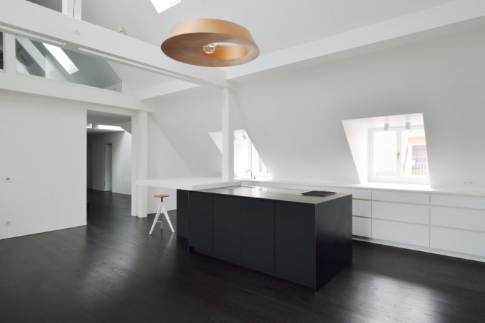 linoleum w kolorze wenge z imitacją laminatu we wnętrzu