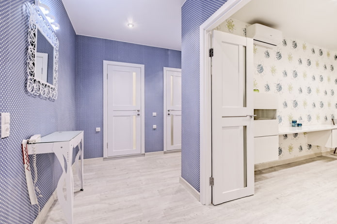 białe linoleum z imitacją laminatu we wnętrzu