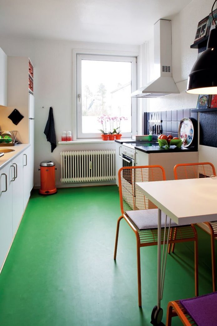 linoleum o zielonym odcieniu we wnętrzu