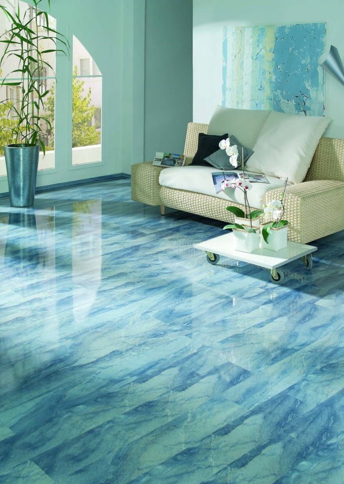 niebieskie linoleum we wnętrzu