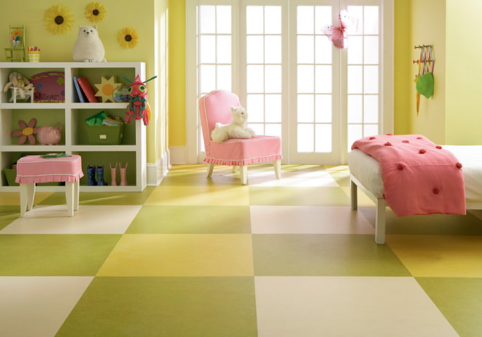 linoleum na podłodze we wnętrzu pokoju dziecięcego