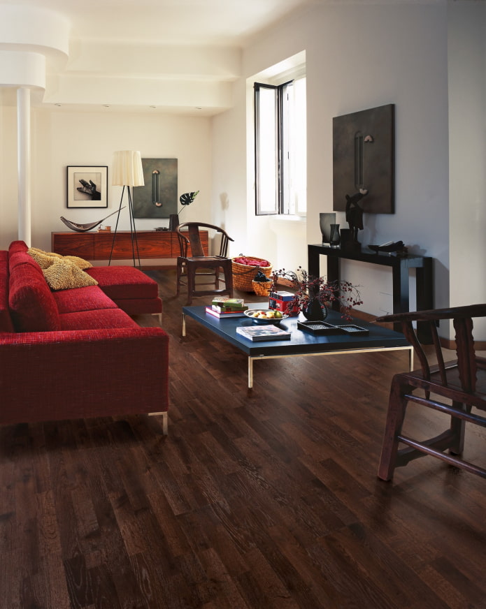 linoleum w kolorze wenge we wnętrzu