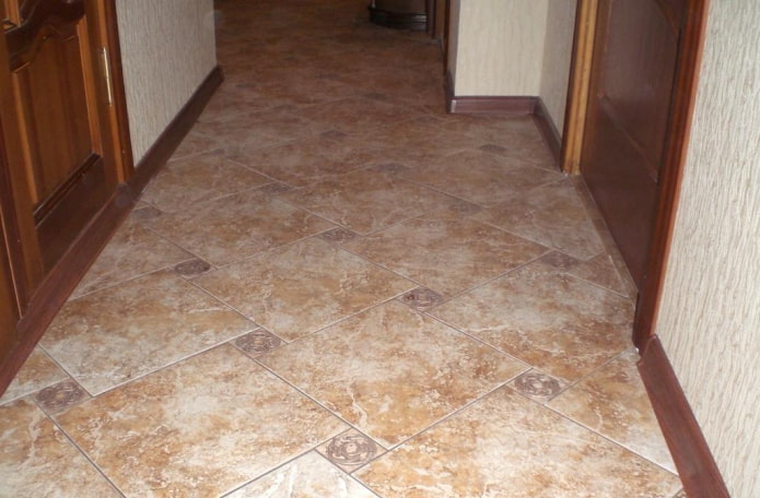linoleum pod płytką