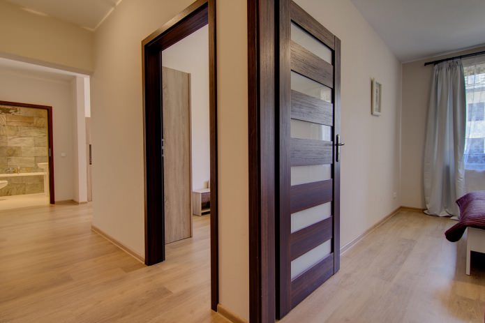 Jasne drzwi laminowane i wenge