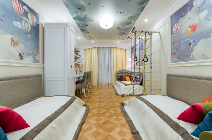 sufit napinany z nadrukiem fotograficznym we wnętrzu