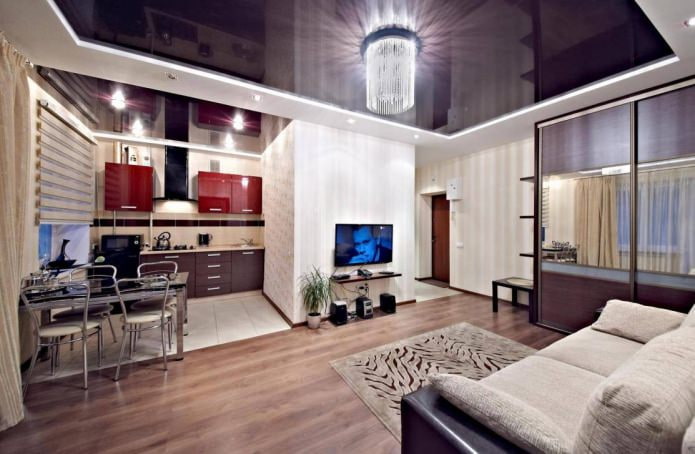 Sufit napinany w kuchni-salonie