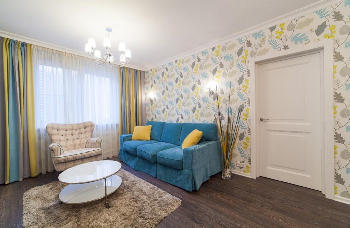 jasna tapeta w salonie