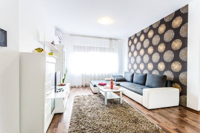połączona tapeta w nowoczesnym salonie