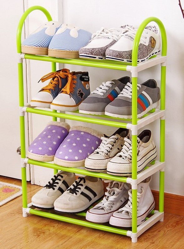 stojak na buty dziecięce we wnętrzu