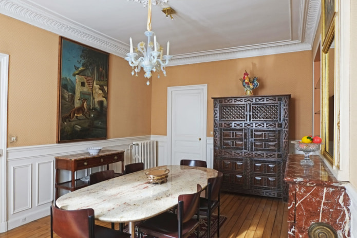 jasnopomarańczowa tapeta w klasycznym stylu
