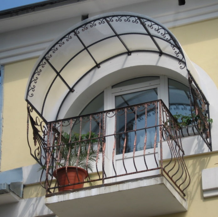 zadaszenie na balkon z poliwęglanu