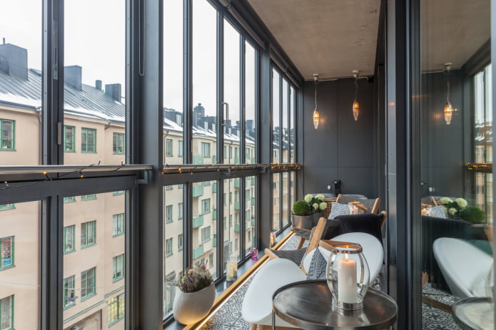 czarny balkon