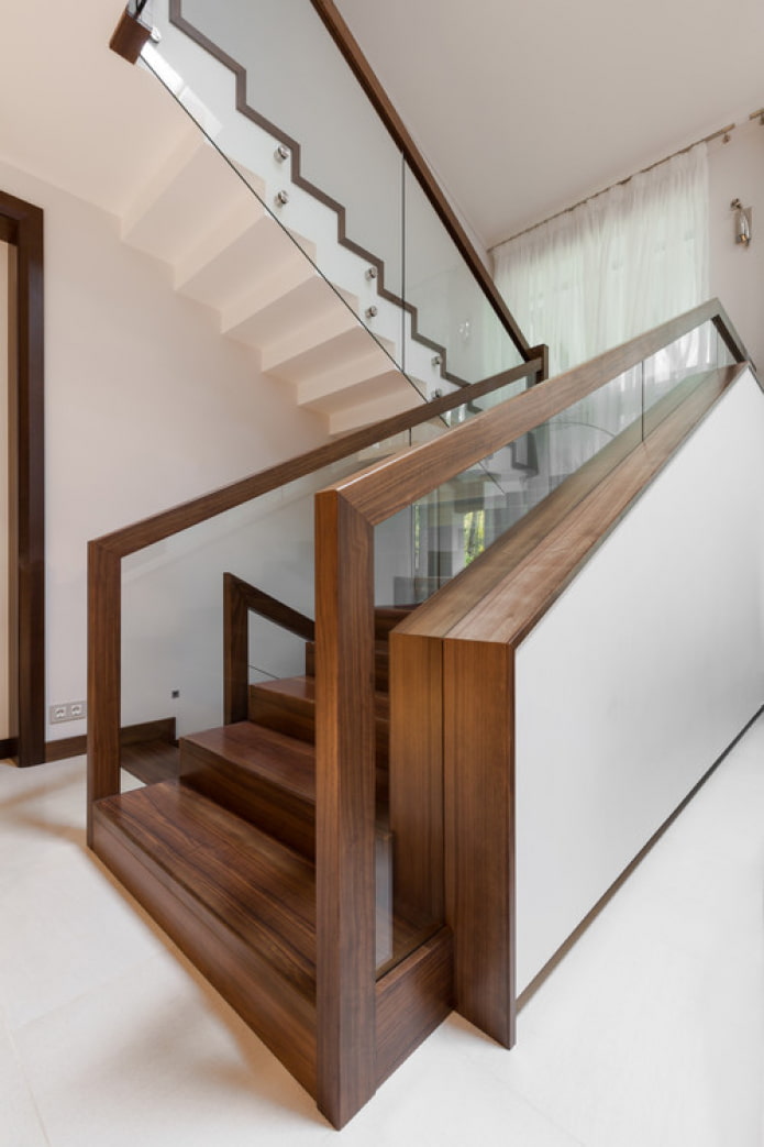 szerokie balustrady