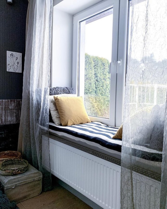 parapet-sofa w sypialni