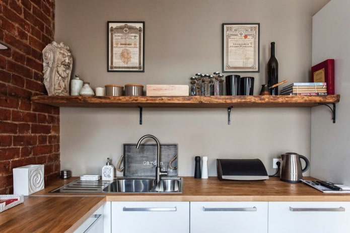 półki we wnętrzu kuchni w stylu loft