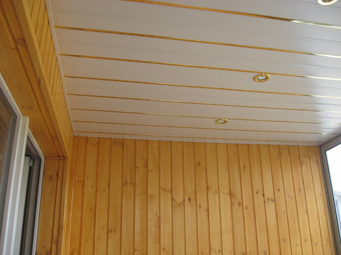 Panele PVC z podświetleniem sufit balkonowy