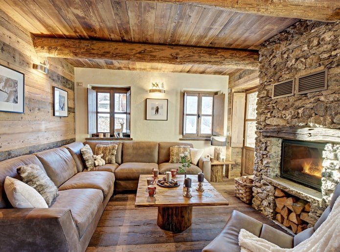sufit w holu w stylu chalet