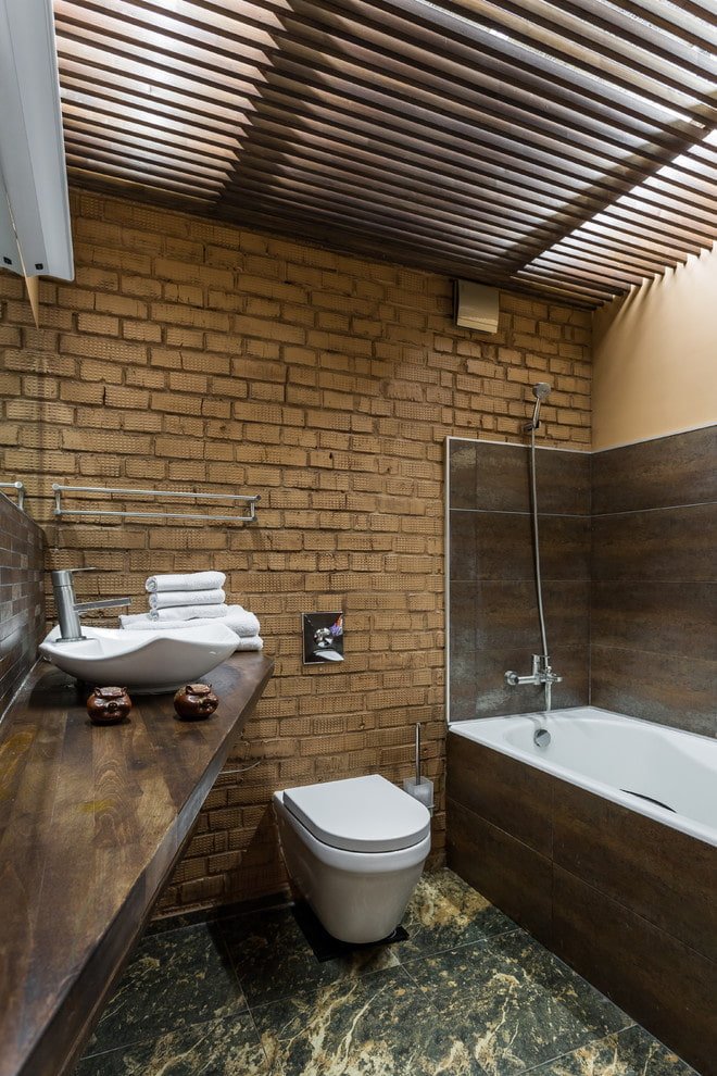 łazienka w stylu loft ze listwami