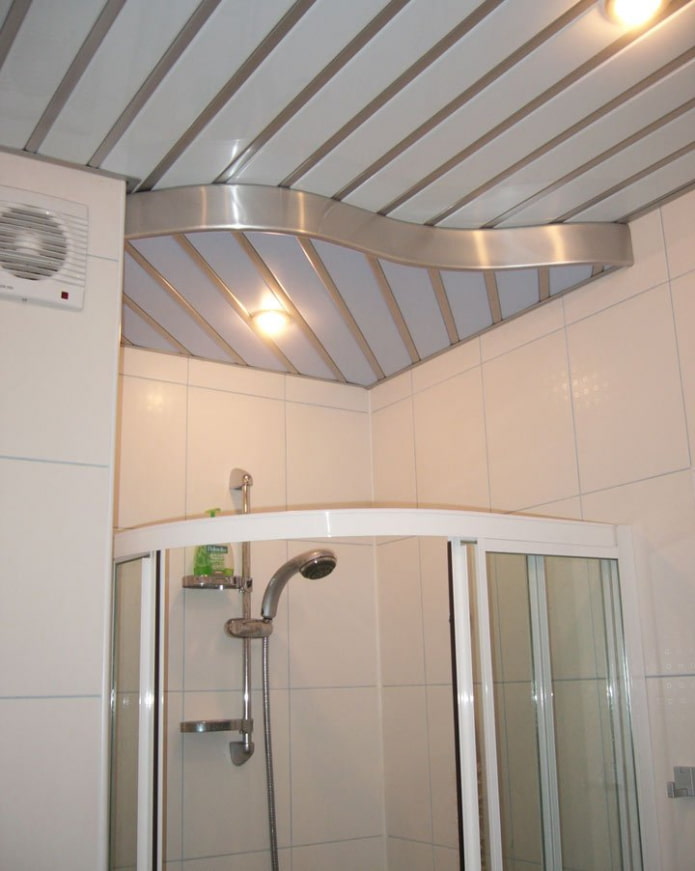 panele sufitowe aluminiowe w łazience