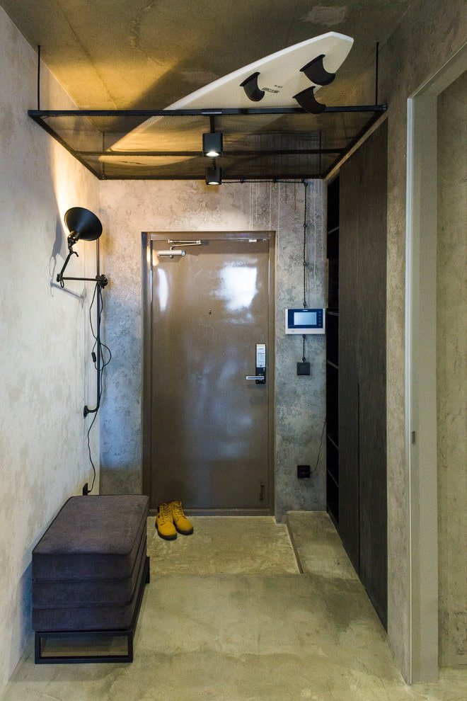 mały korytarz w stylu loft