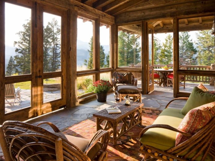 drewniana weranda w stylu chalet