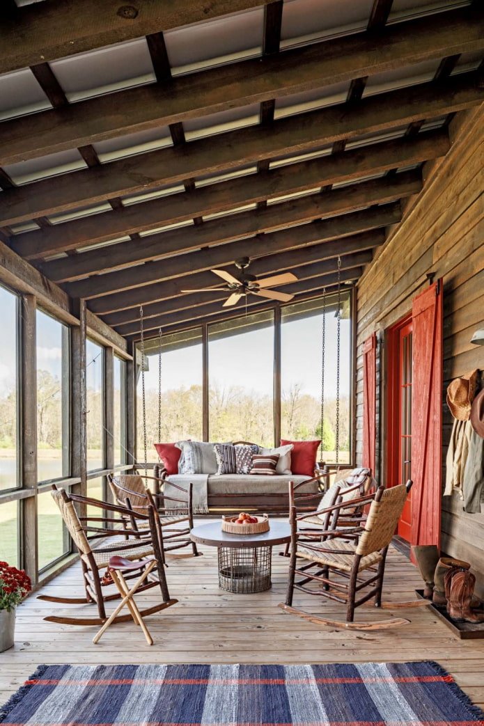 drewniana dobudówka w stylu chalet