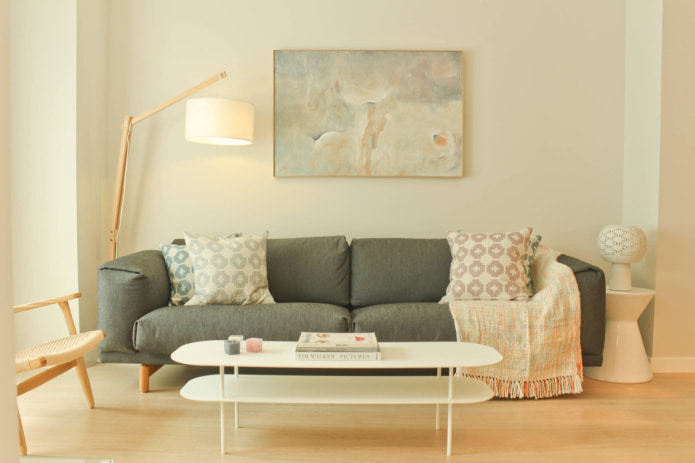 sofa z lnianym pokrowcem