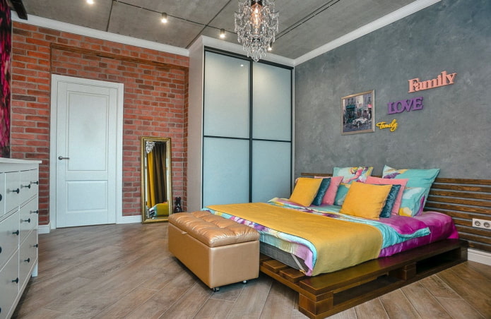 szafa we wnętrzu sypialni w stylu loft