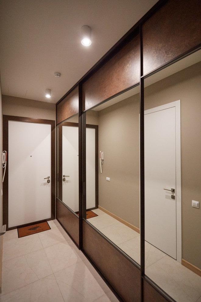 design szafek we wnętrzu przedpokoju