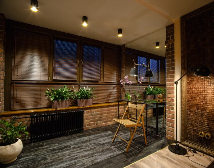 żaluzje we wnętrzu w stylu loft