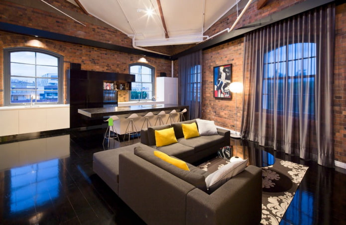 zasłony z organzy we wnętrzu w stylu loft