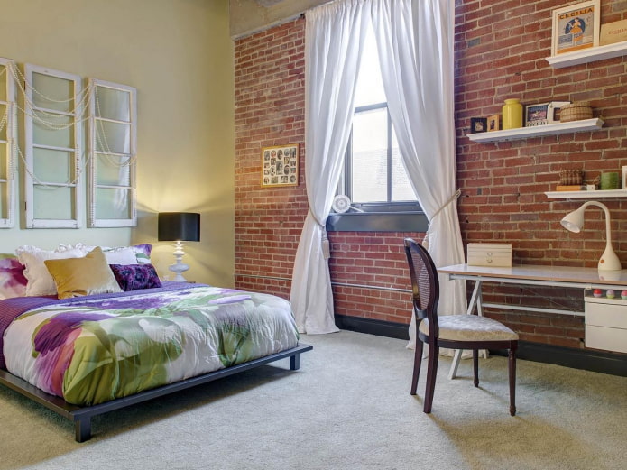 zasłony z uchwytami w sypialni w stylu loft