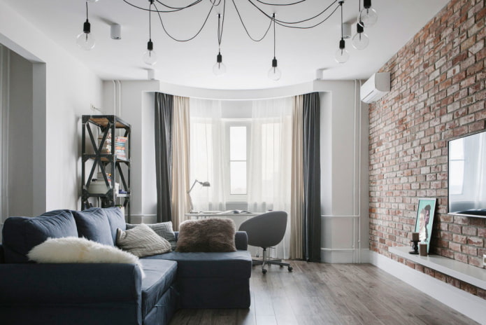 podwójne zasłony w salonie w stylu loft