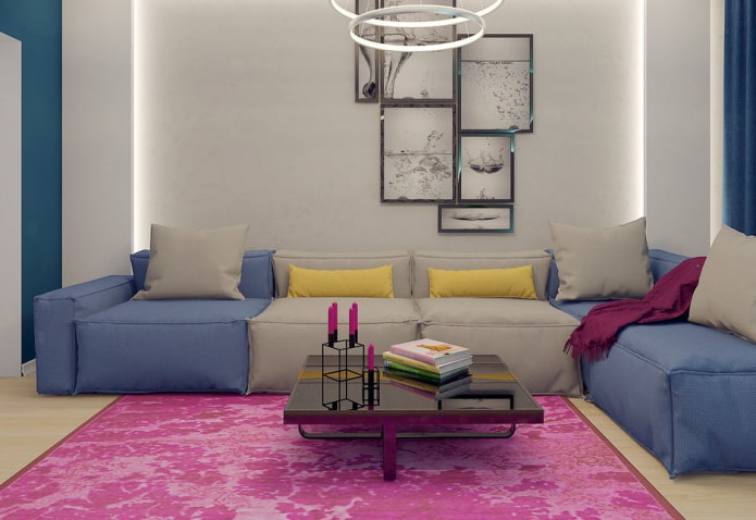 niebiesko-szara sofa we wnętrzu