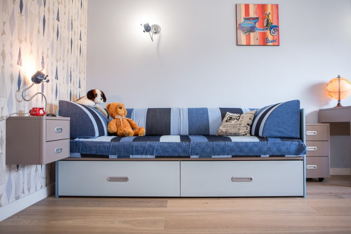 sofa we wnętrzu pokoju dziecięcego