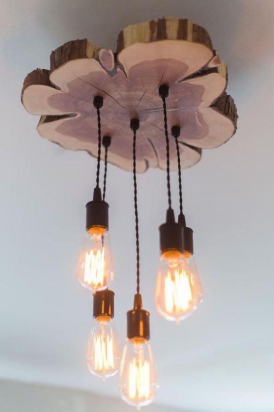 Lampa z drewna ciętego