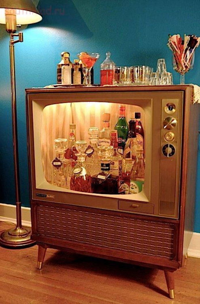 Mini-barek ze starego telewizora