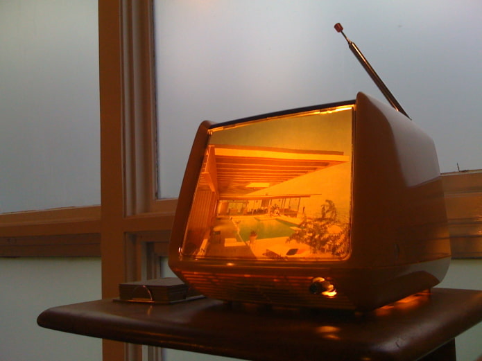 Lampa ze starego telewizora