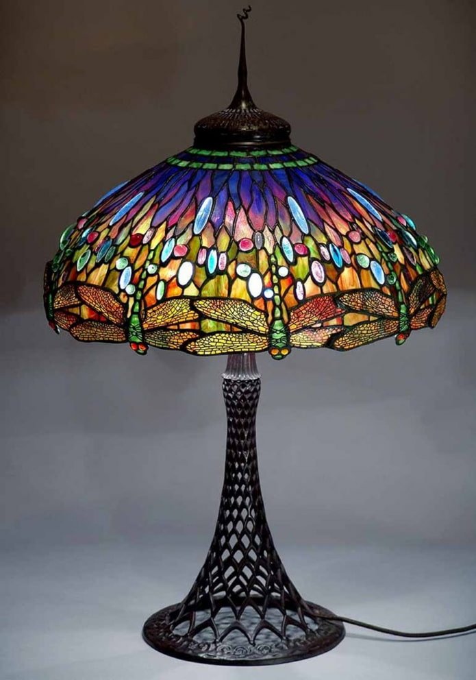 lampa stołowa z metalu i szkła