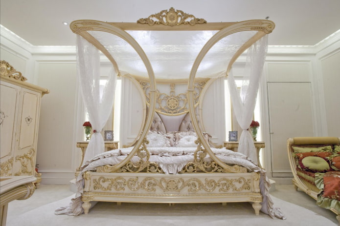 ogromne łóżko w stylu Art Nouveau