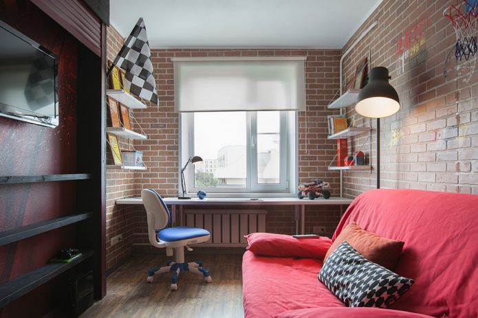 wnętrze pokoju dziecięcego w stylu loft ze ścianami z cegły