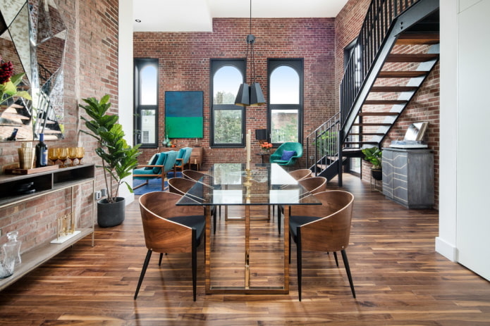 stół we wnętrzu jadalni w stylu loft