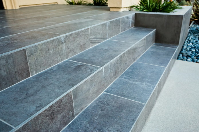 ganek z czarnego gresu porcelanowego