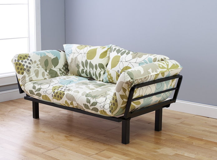 Rozkładana sofa klik-klak we wnętrzu
